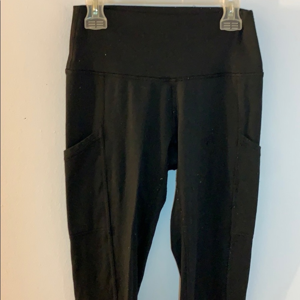 Black pocketed leggings